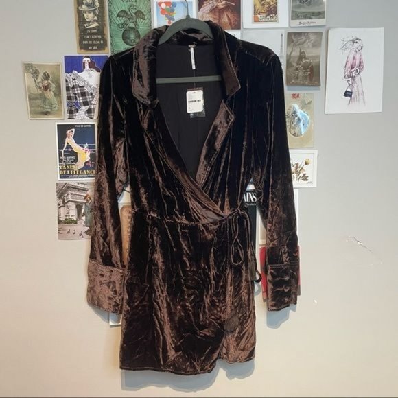 FREE PEOPLE VIOLA VELVET WRAP LAPEL COLLAR LONG SLEEVE BUTTON CUFF ROMPER NWT L - Picture 3 of 6